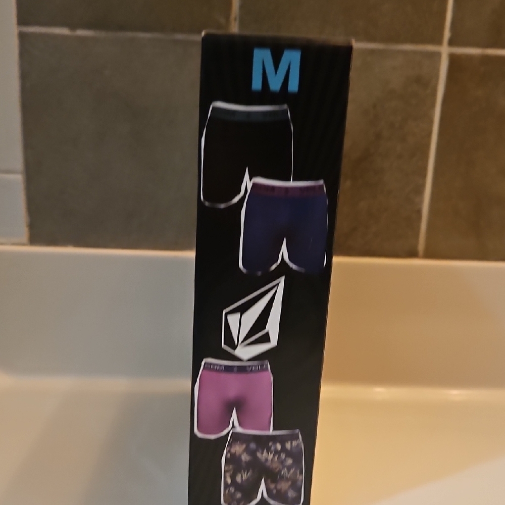 Volcom Multi-Color Boxer Briefs 4 Pack Size Medium - Picture 8 of 10